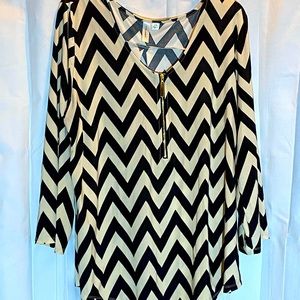Beautiful black and cream top size 2xl
